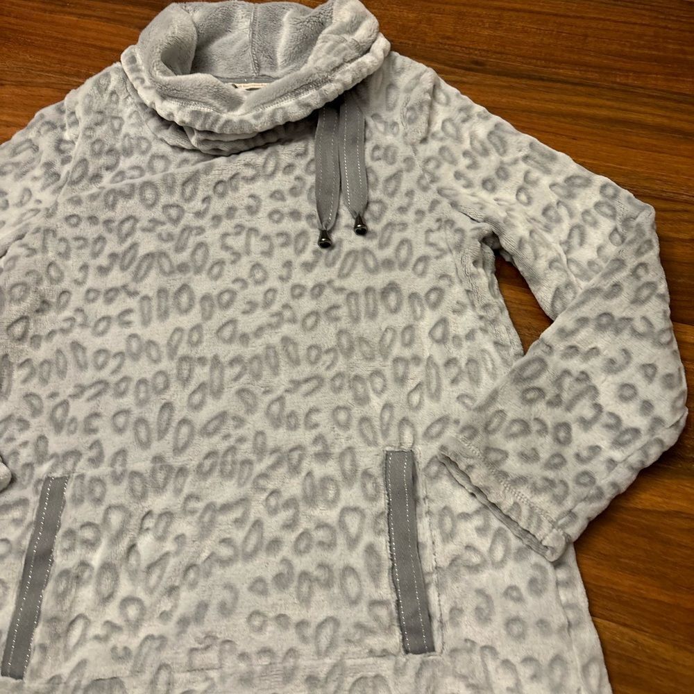 Soft Surroundings grey leopard cheetah animal print soft fleece turtleneck - Picture 3 of 4